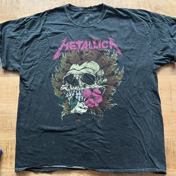 Metallica band black distressed t-shirt from Urban Outfitters - Picture 10 of 16